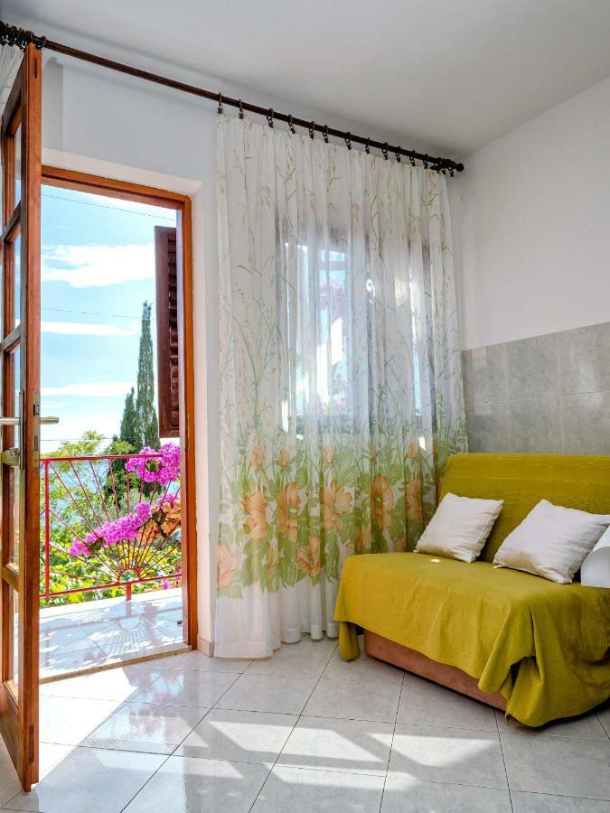 Apartments Franko Йелса Екстериор снимка