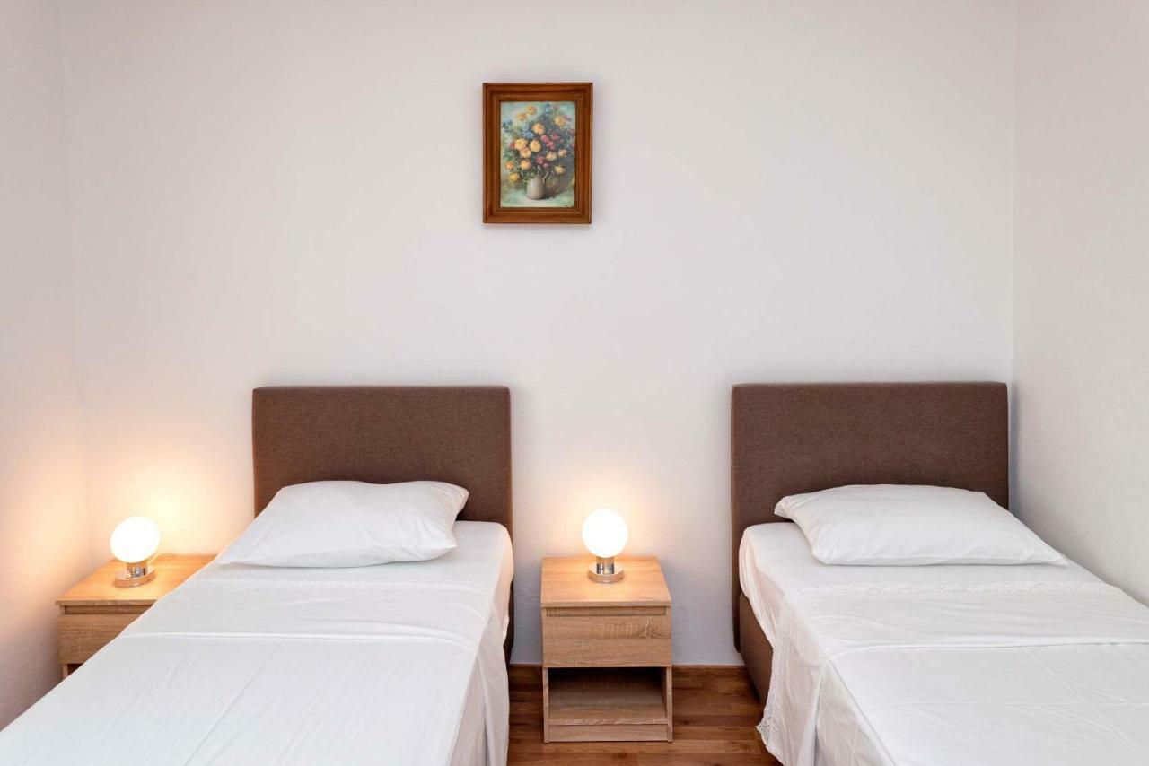 Apartments Franko Йелса Екстериор снимка